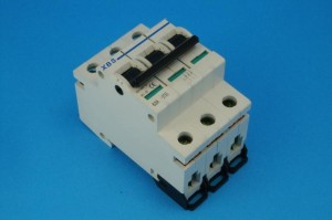 Rozłącznik izolacyjny na szynę 3- polowy 80A XBS FR 3P