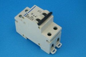 Wyłącznik nadprądowy 2-polowy na szynę 6kA 10A XBS 210C