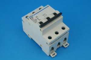 Wyłącznik nadprądowy 3-polowy na szynę 6kA 10A XBS 310B